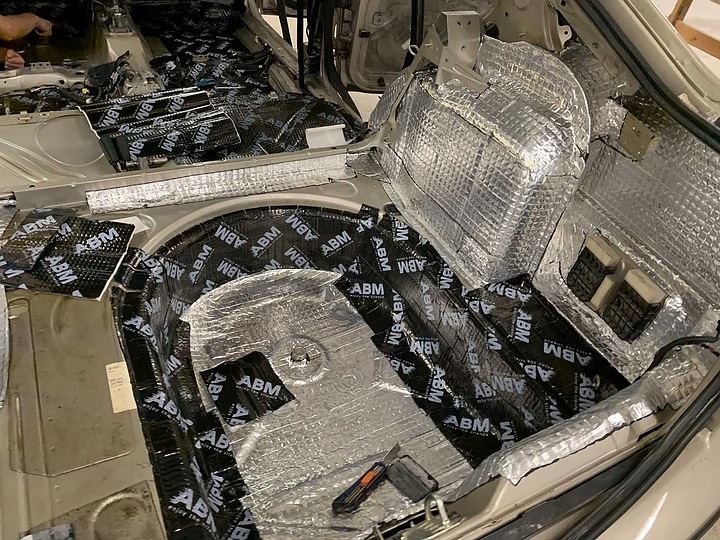 Prémiové samolepicí butylové zvukově izolační rohože ABM Xtreme v rolích, 1.5mm, 1m2 mata wygłuszająca,mata butylowa,mata wyciszająca,izolacja akustyczna mata-wygluszajaca-butylowa-samoprzylepna-abm-w-arkuszach-abm-1 Prémiové samolepicí butylové zvukově izolační rohože ABM Xtreme v rolích, 1.5mm, 1m2 mata wygłuszająca,mata butylowa,mata wyciszająca,izolacja akustyczna mata-wygluszajaca-butylowa-samoprzylepna-abm-w-arkuszach-abm-1