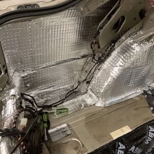 Prémiové samolepicí butylové zvukově izolační rohože ABM Xtreme v rolích, 1.5mm, 1m2 mata wygłuszająca,mata butylowa,mata wyciszająca,izolacja akustyczna mata-wygluszajaca-butylowa-samoprzylepna-abm-w-arkuszach-abm