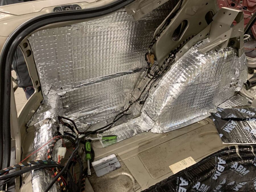 Butylová zvukotěsná samolepicí rohož ABM Professional v rolích 2mm, 1m2 Butilové zvukově izolační rohože ABM Professional abm butyl mat ABM Insulation