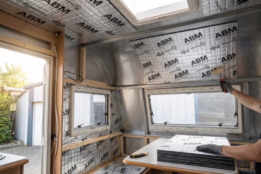 Zkontrolujte, zda se butylové rohože hodí pro odhlučnění karavanu? abm-53