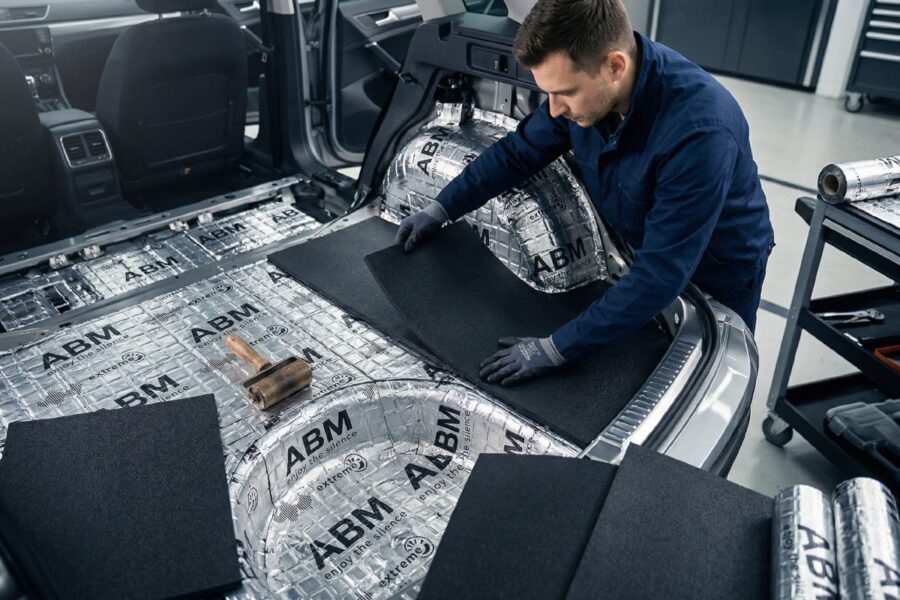 Proč nanášet kaučukovou pěnu na butylovou rohož při odhlučnění auta? abm-b-57